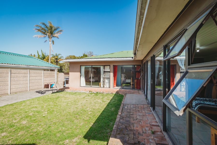 12 Bedroom Property for Sale in Bergsig Western Cape